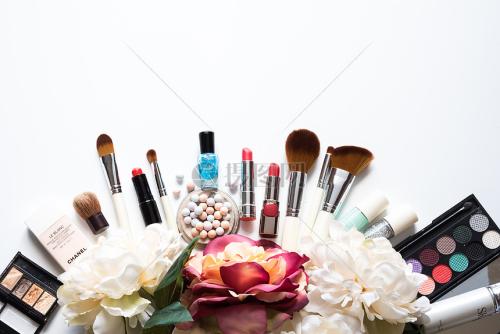 美麗無需等待 精妝聯華美妝 帶你前往美麗的領域